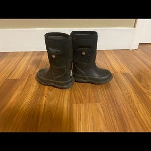 Bogs size 7T